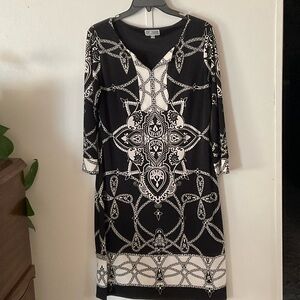 JM Collection Black and White V-Neck Patterned Long Sleeve Dress